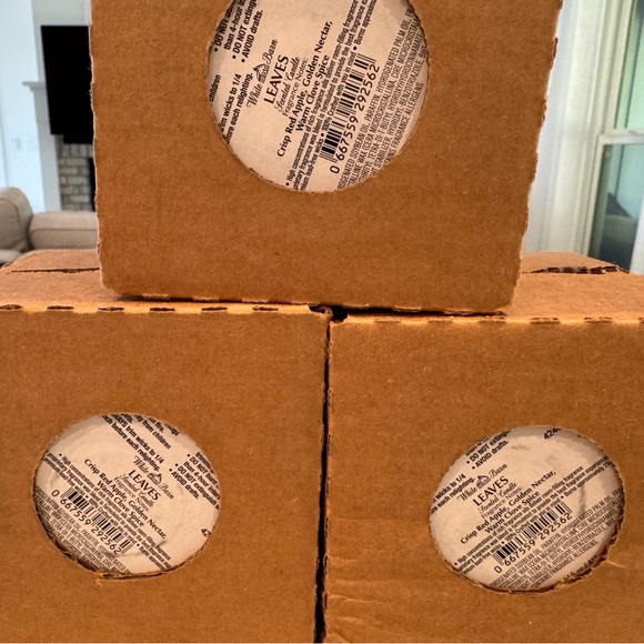 3 White Barn Leaves Scented 3 wick Candles - Picture 5 of 6